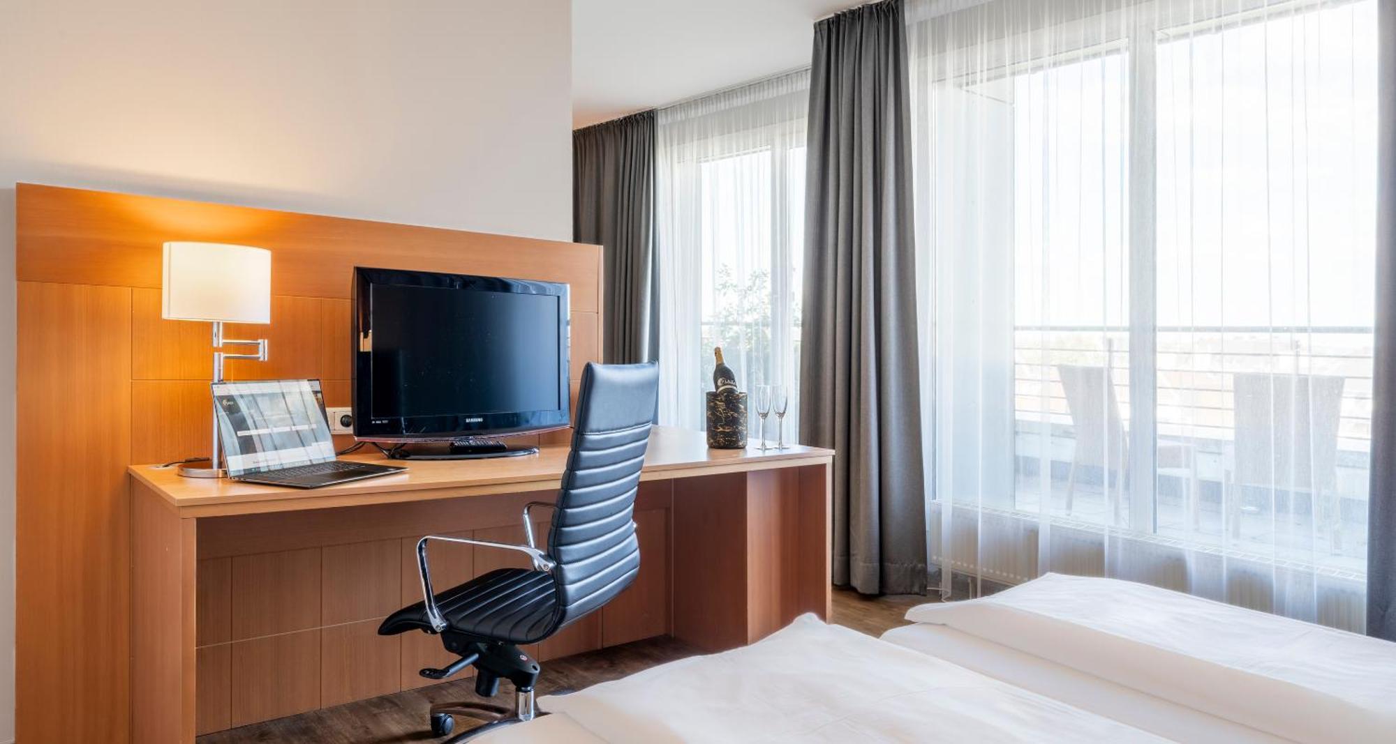 Plaza Premium Koeln Hotel Bagian luar foto