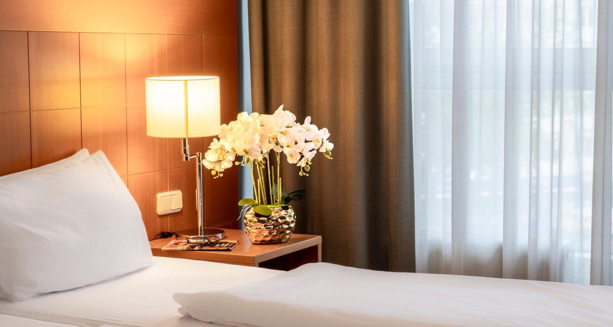 Plaza Premium Koeln Hotel Bagian luar foto