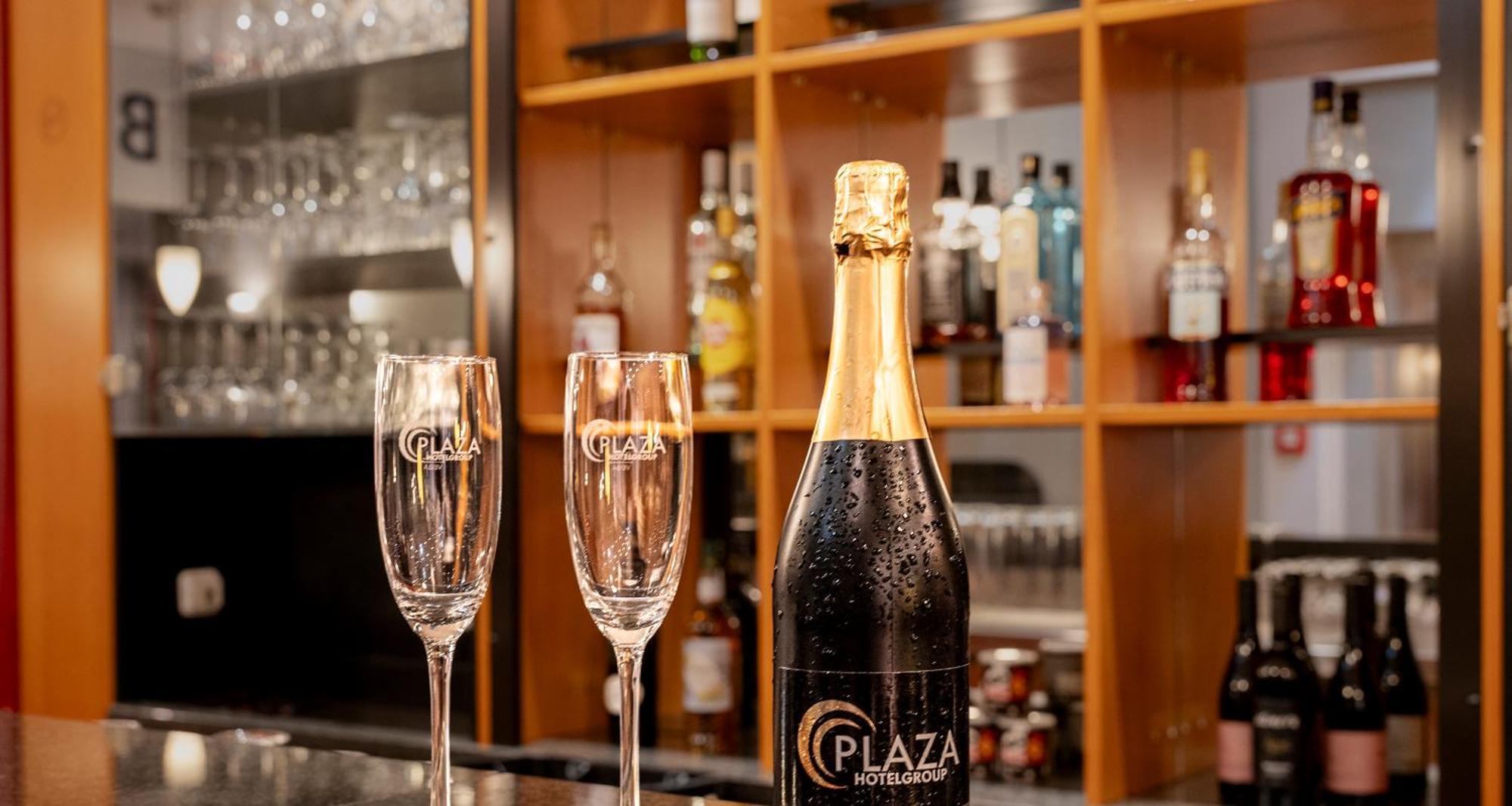 Plaza Premium Koeln Hotel Bagian luar foto